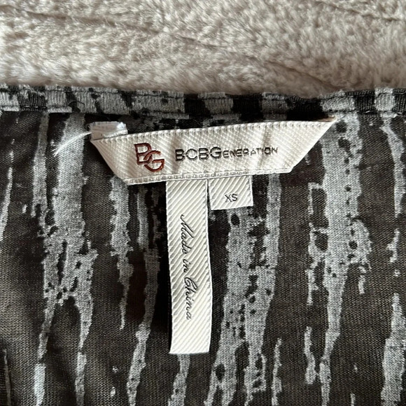 XS34 Bcbgeneration sheer patterned long sleeve - Picture 9 of 10